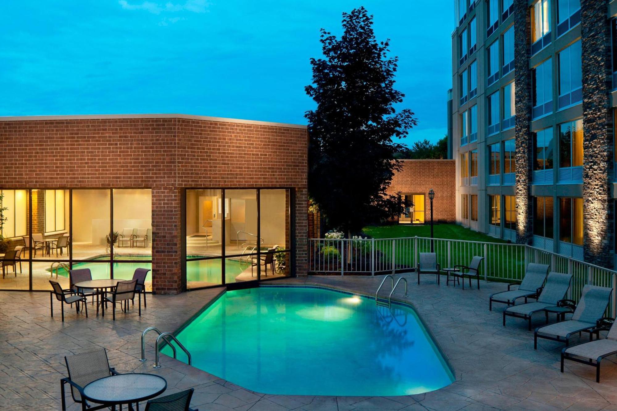 Sheraton Ann Arbor Hotel Экстерьер фото